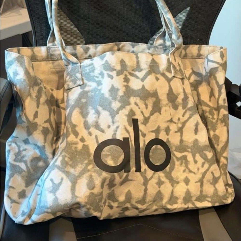 ALO Yoga Camouflage Tote Bag - Cream and Gray
